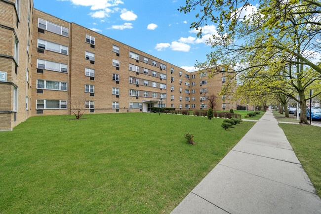 Building Photo - 6161 N Hoyne Ave