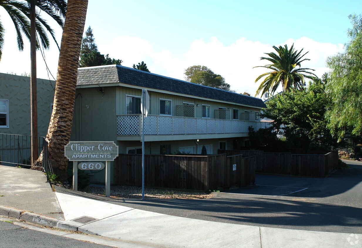 Foto principal - 660 W 2nd St