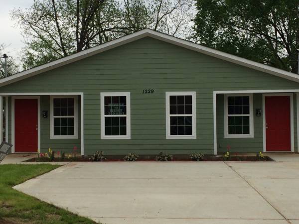 Primary Photo - 1247 Pecan St