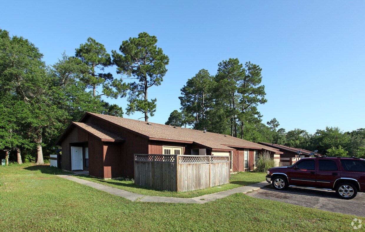 Foto del edificio - 8325 Country Walk Dr