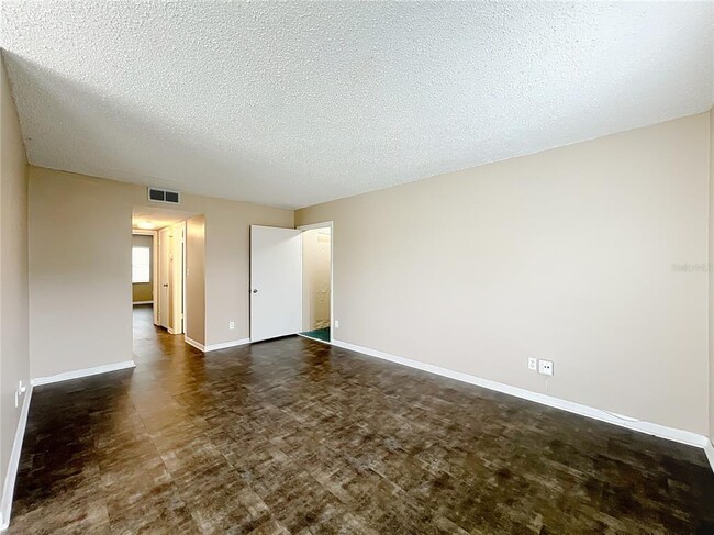 Building Photo - 4223 Parkside Dr