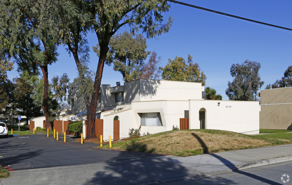 Building Photo - Don de Dios