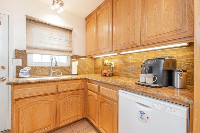 Foto del edificio - 2120 N Valley St