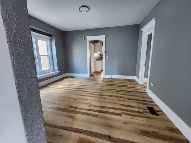 Building Photo - Two Bedroom Single Family Home!