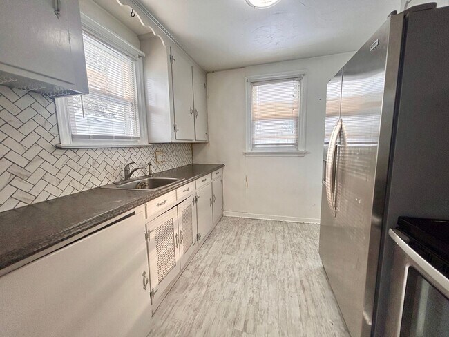 Foto del edificio - 126 Roselawn Ave