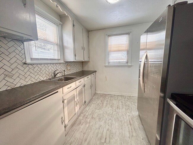 Building Photo - 126 Roselawn Ave