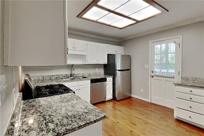 Foto del edificio - 1746 Charrington Way