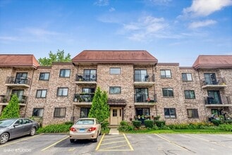 Building Photo - 5511 Chateau Dr
