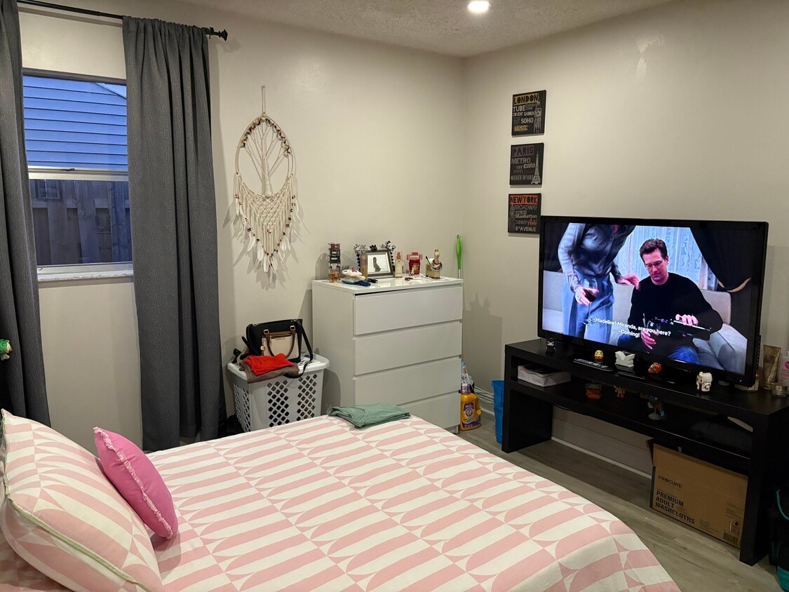 Foto del edificio - 7950 Ridgewood Dr