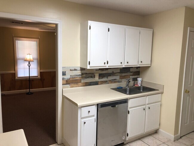 Building Photo - 122a Free Will Ln