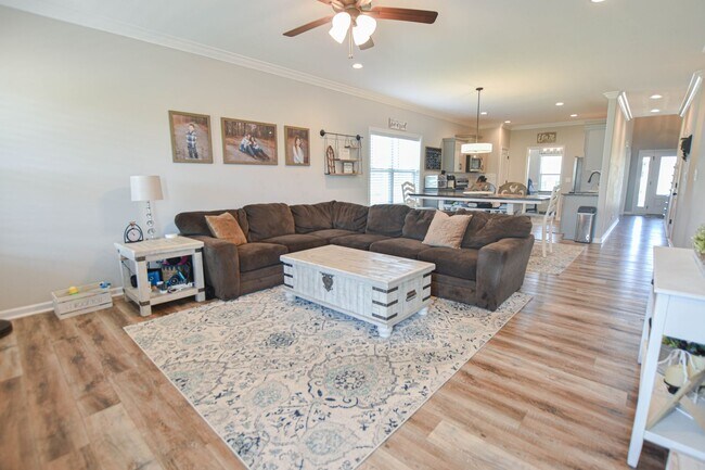 Building Photo - Dog Friendly Five Bedroom!