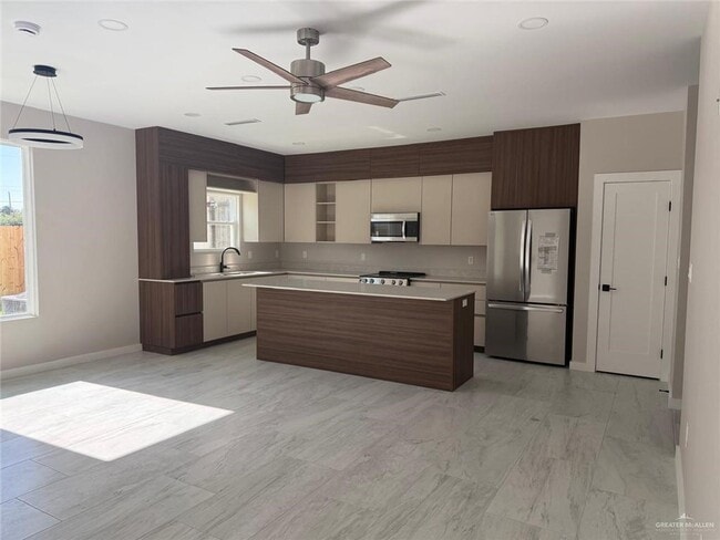 Building Photo - 21 Corales St