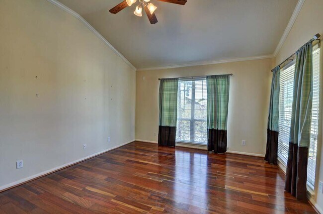 Foto del edificio - 6607 Lake Woodlands Dr