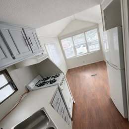 Foto del edificio - 521 Bedford Rd N