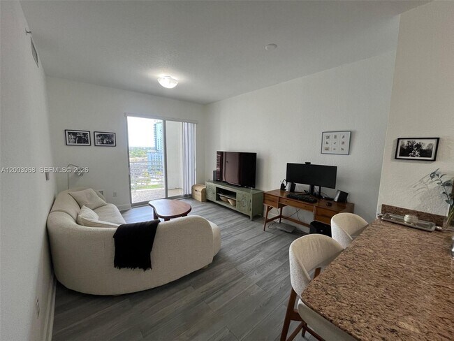 Foto del edificio - 1830 Radius Dr