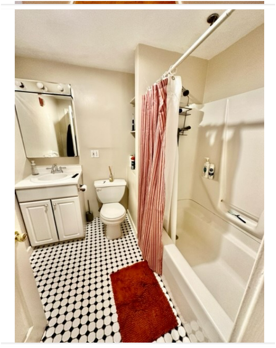 Building Photo - 10 Hull St