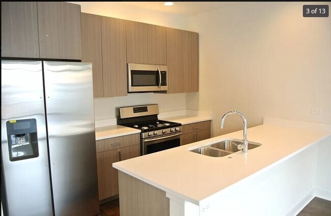 Foto del edificio - 650 N Green St