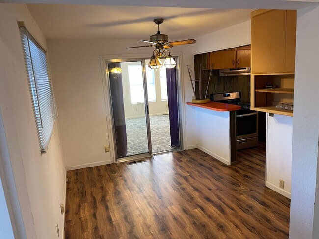 Building Photo - Paradise 3 bedroom 2 1/2 bath, large home,...