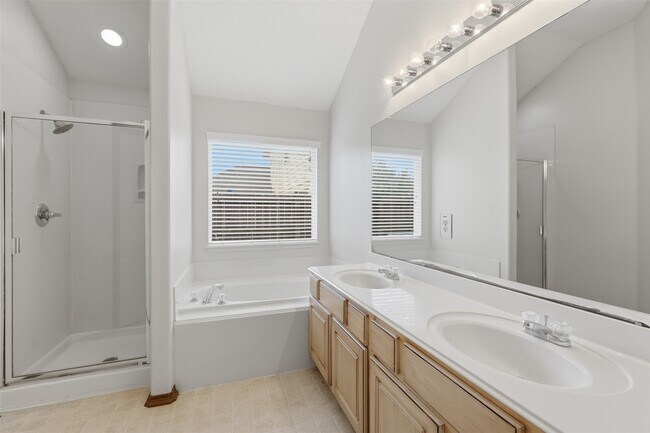 Foto del edificio - 18420 Sunrise Pines Dr