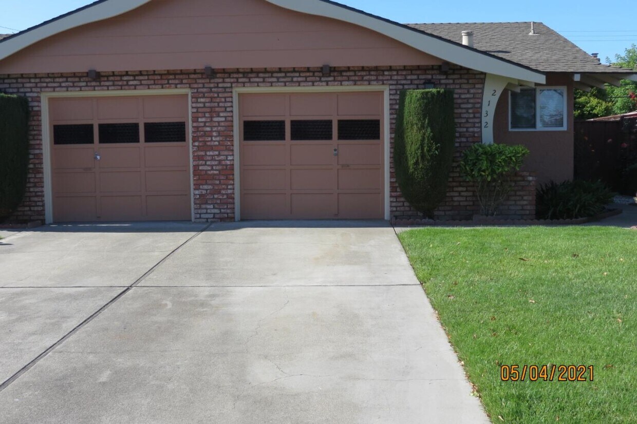 Primary Photo - 2132 Town and Country Ln