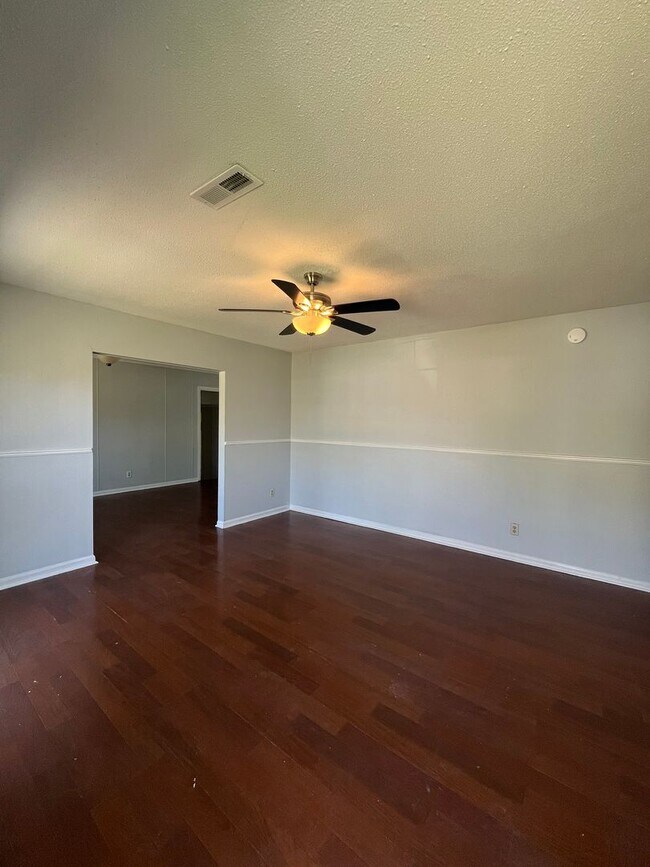 Foto del edificio - 4 Bedroom Home Located in Pineville Hills Community