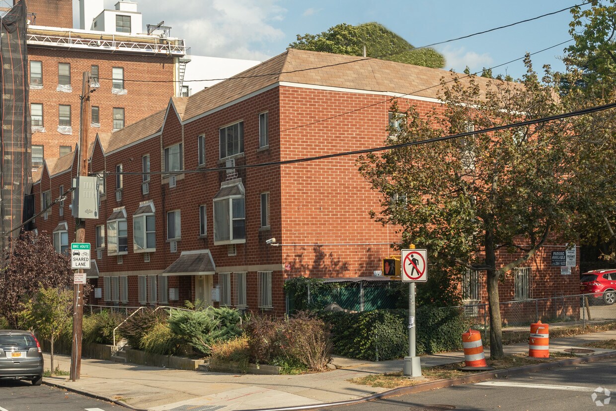 Building Photo - 12306 83rd Ave