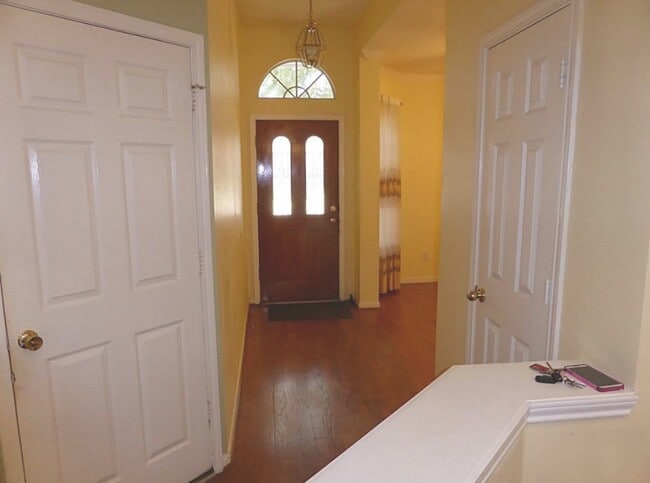 Foto del edificio - 12530 Meadowglen Dr