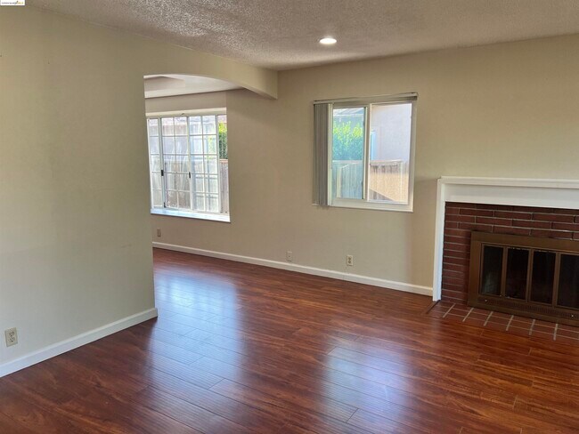 Foto del edificio - 4631 Ridpath St
