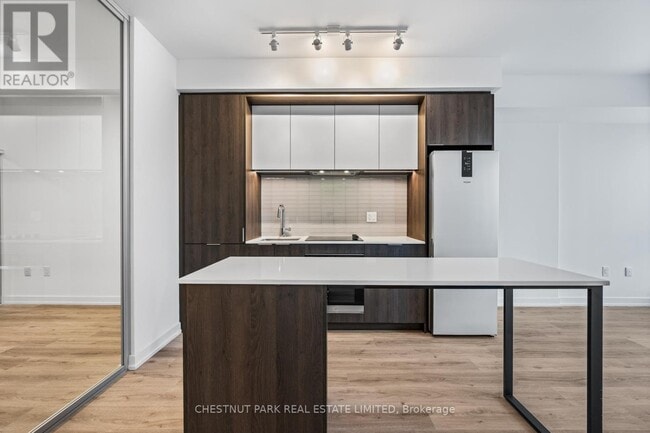 Photo du bâtiment - 395 Square One Dr