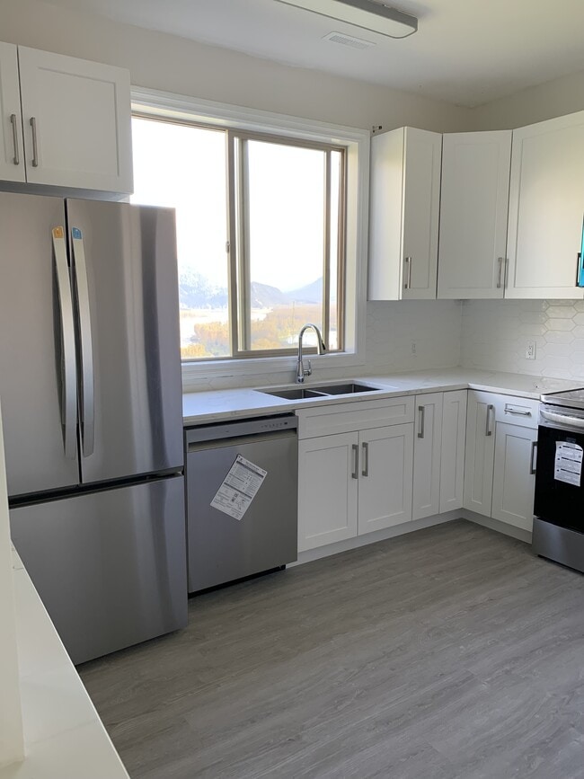 Photo du bâtiment - 43712 Alameda Dr