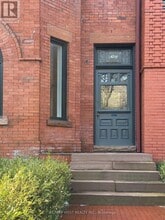 Building Photo - 436 Markham St