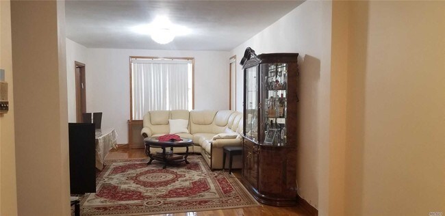 Foto del edificio - 102-21 63rd Rd