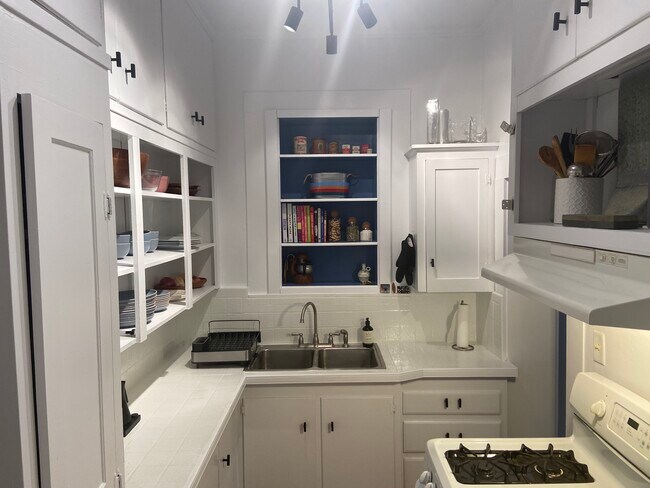Cocina - 301 E Columbia St