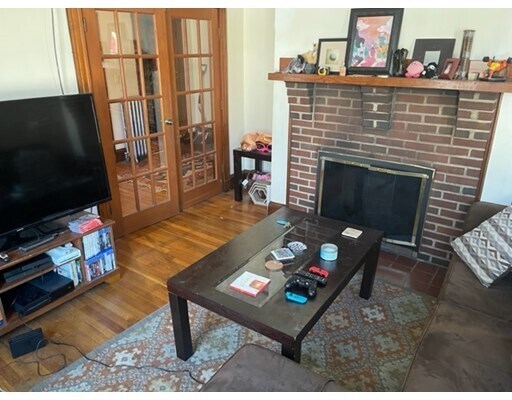 Building Photo - 36 Elm St