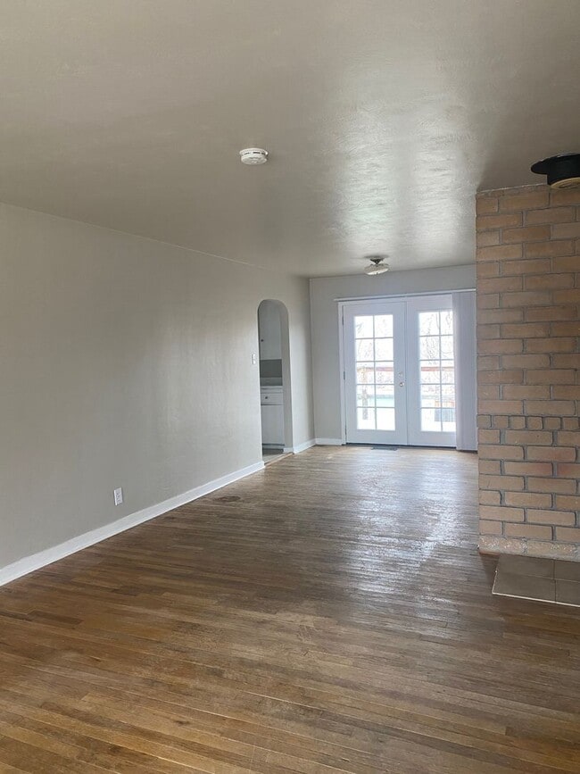 Building Photo - Close to UNR and Downtown!