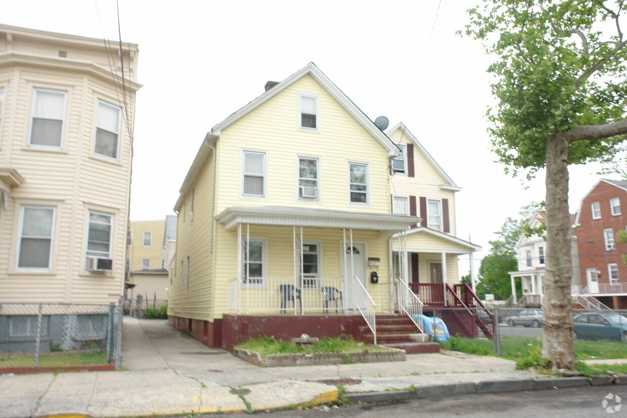 Primary Photo - 221 Broad St