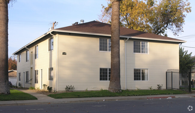 Building Photo - Courtyard Village