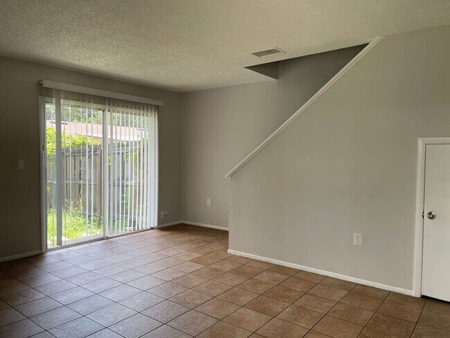 Foto del edificio - 1100 Lowry Ave