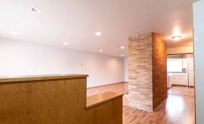 Building Photo - 4 Bedroom 3 Bathroom - South Fargo - All U...