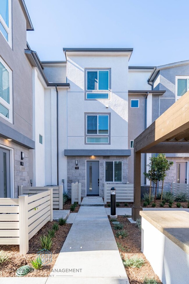 NEW BUILT 2 Bedroom Townhome in the Heart of Garden Grove! - NEW BUILT 2 Bedroom Townhome in the Heart of Garden Grove!