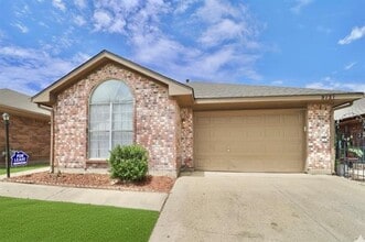 Building Photo - 9727 Pinehurst Ln