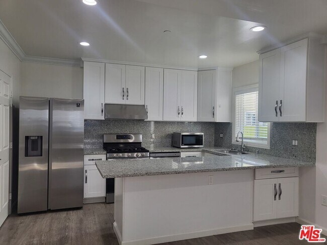 Foto del edificio - 2758 W 12th St