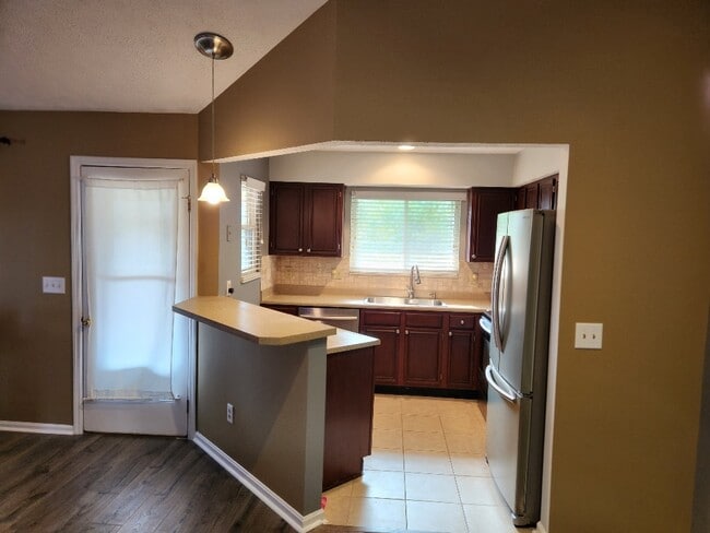 Kitchen includes stainless steel appliances - 1164 Captains Brg