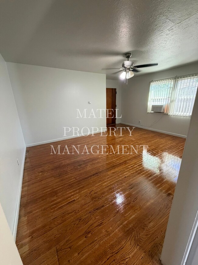 Foto del edificio - 927-927 El Terino Ave