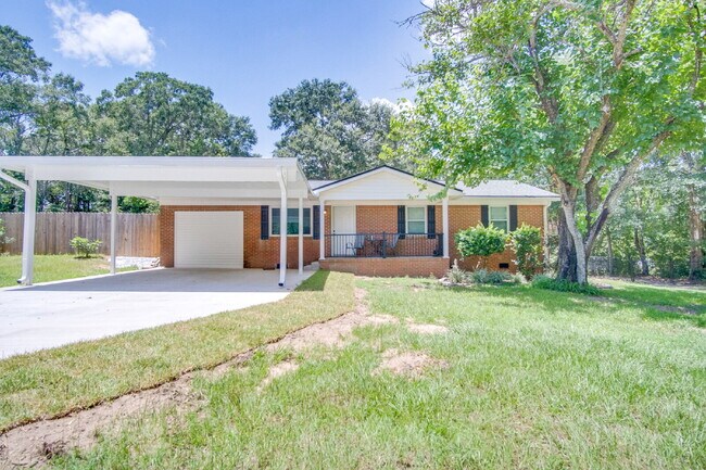 Foto del edificio - Completely Remodeled 3BR Home on Nearly an Acre with In-Ground Pool, Pool Service Included & Huge...