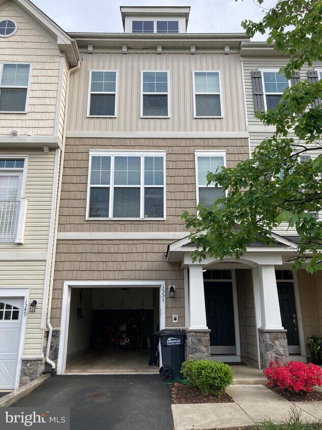 1551 Renate Dr, Woodbridge, VA 22192 Townhouse for Rent in Woodbridge
