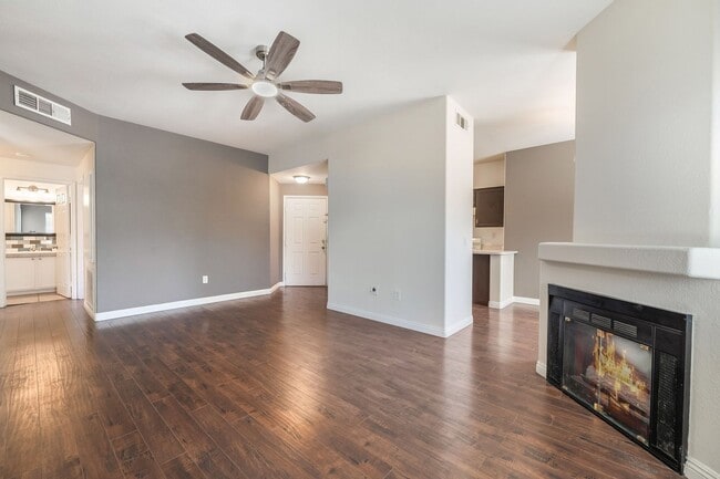 Foto del edificio - Stylish 3-Bedroom Condo in Silverado Ranch!