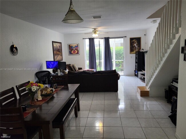 Foto del edificio - 3 br, 2.5 bath Townhome - 2155 Hacienda Ter