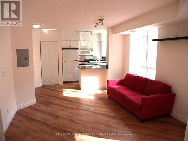 Building Photo - 20 Collier St