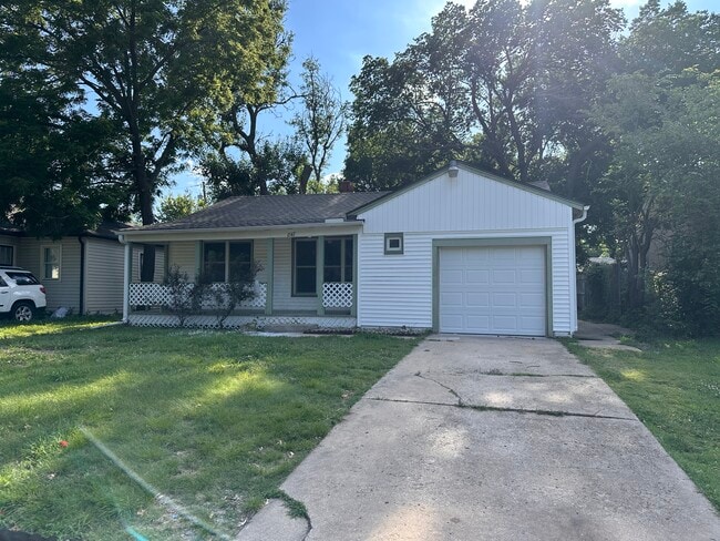 Building Photo - 847 N Terrace Dr